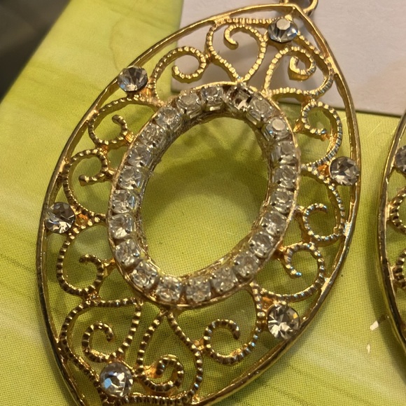 Vintage Dainty Gold Tone Oval Dangling Earrings with Rhinestones & White Beads - Picture 3 of 4